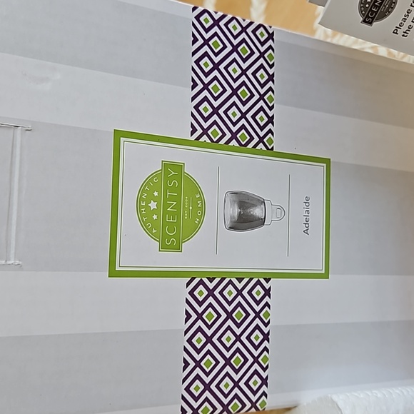 Scentsy Adelaide Electric Amber Nightlight Wall Wax Warmer - Picture 7 of 7